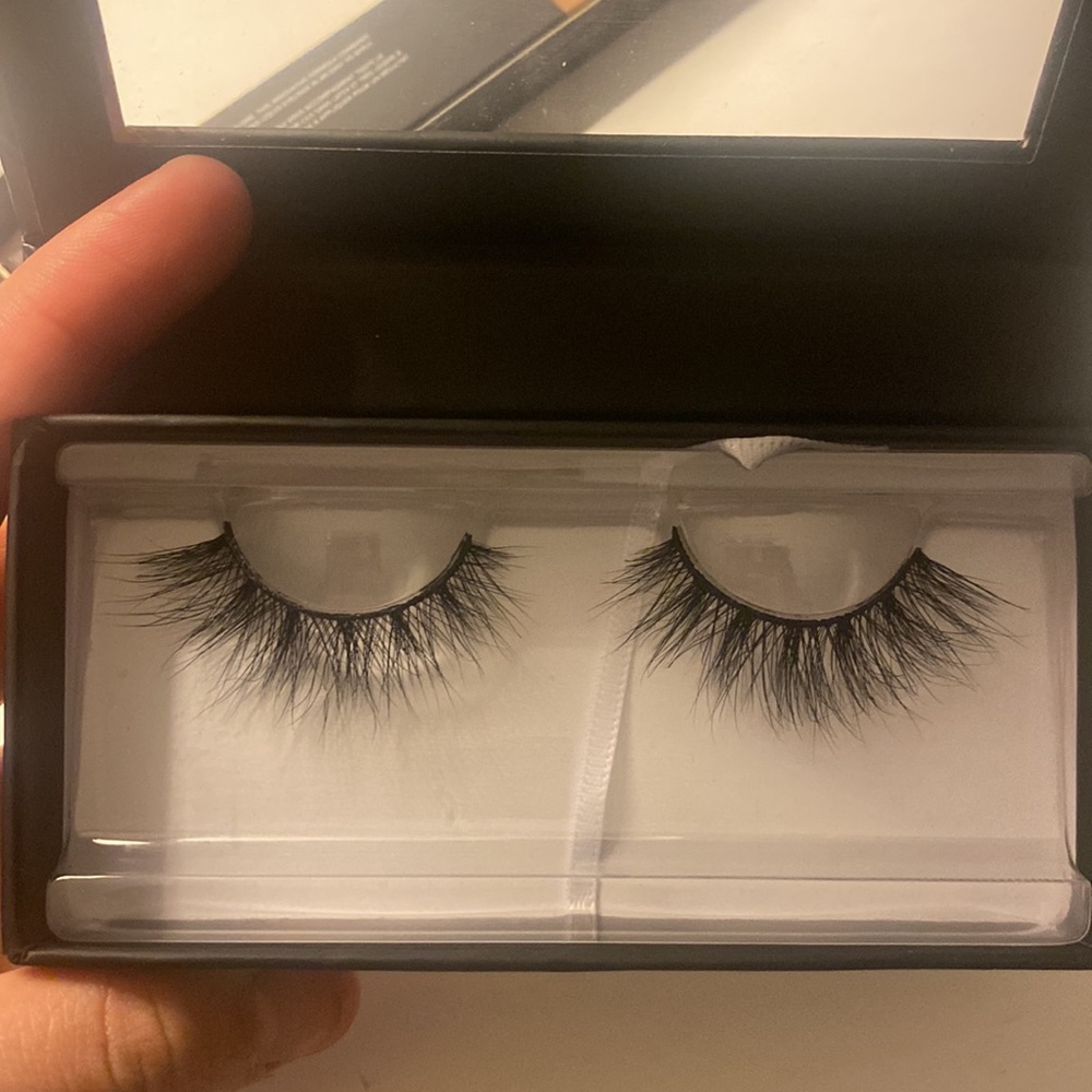 lilly lashes bundle - Picture 4 of 5